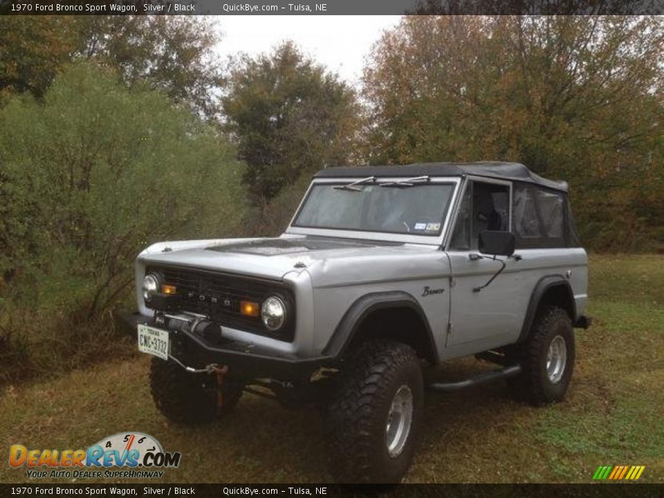 Front 3/4 View of 1970 Ford Bronco Sport Wagon Photo #2