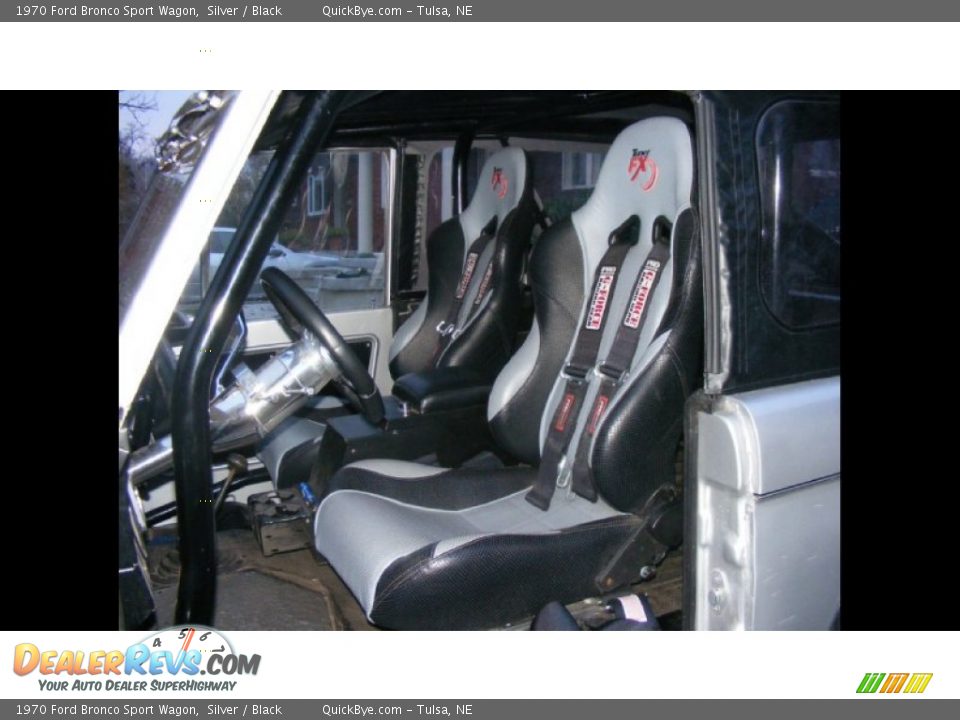 Front Seat of 1970 Ford Bronco Sport Wagon Photo #6