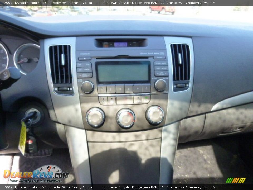2009 Hyundai Sonata SE V6 Powder White Pearl / Cocoa Photo #16