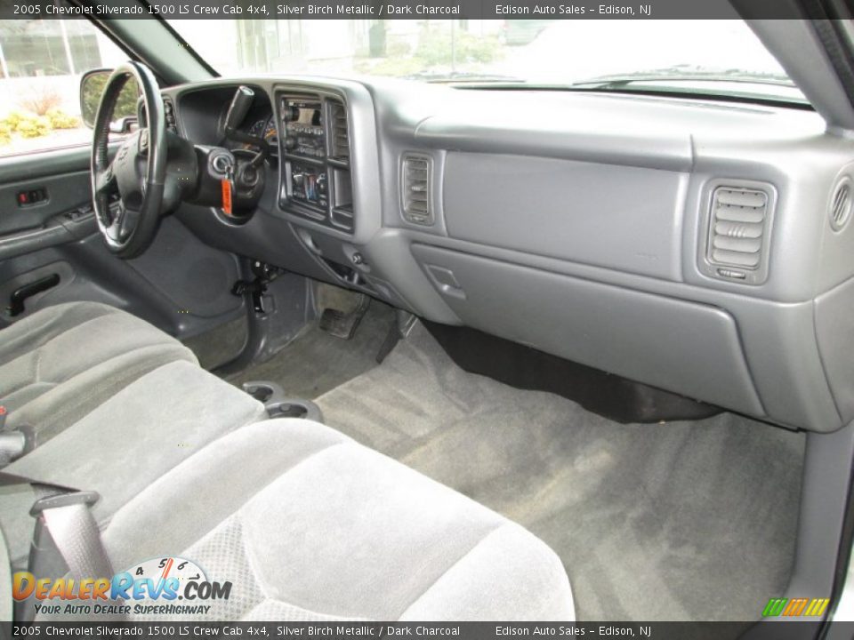 2005 Chevrolet Silverado 1500 LS Crew Cab 4x4 Silver Birch Metallic / Dark Charcoal Photo #17