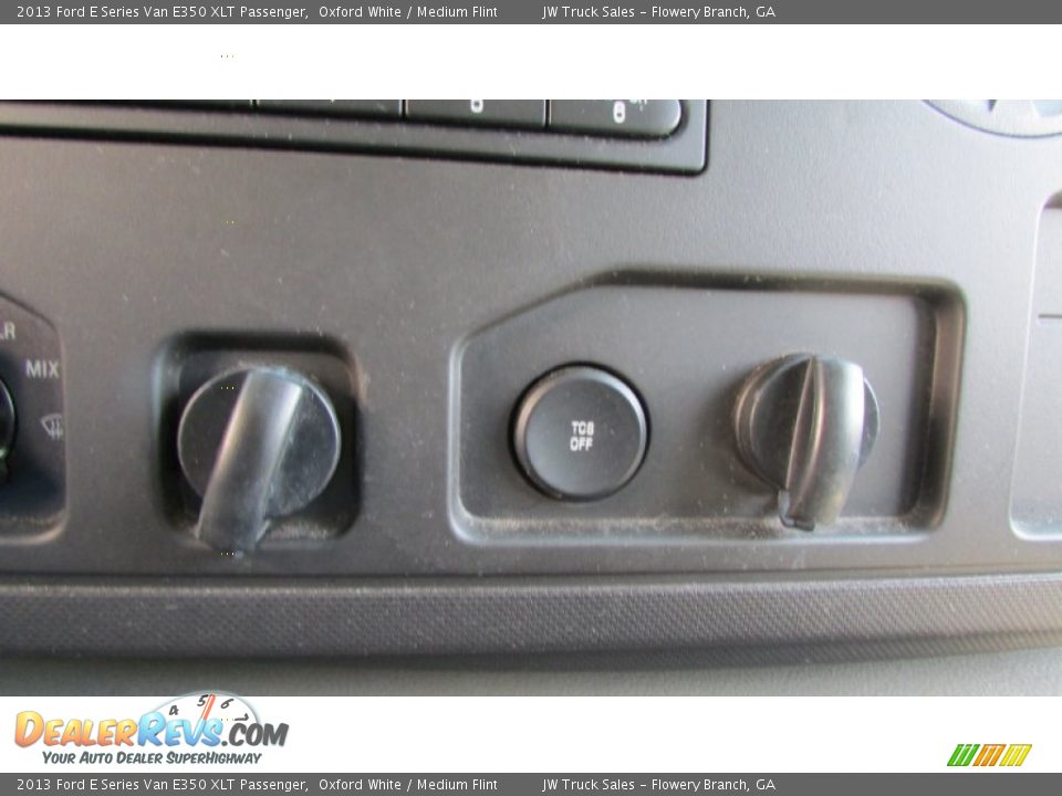 2013 Ford E Series Van E350 XLT Passenger Oxford White / Medium Flint Photo #32