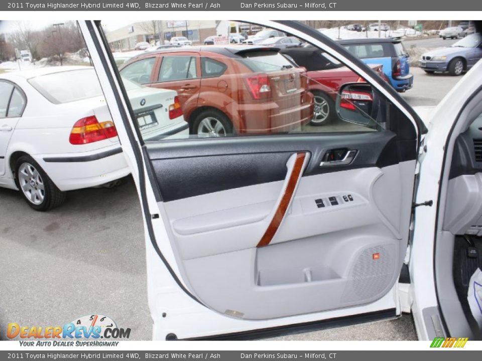 2011 Toyota Highlander Hybrid Limited 4WD Blizzard White Pearl / Ash Photo #21