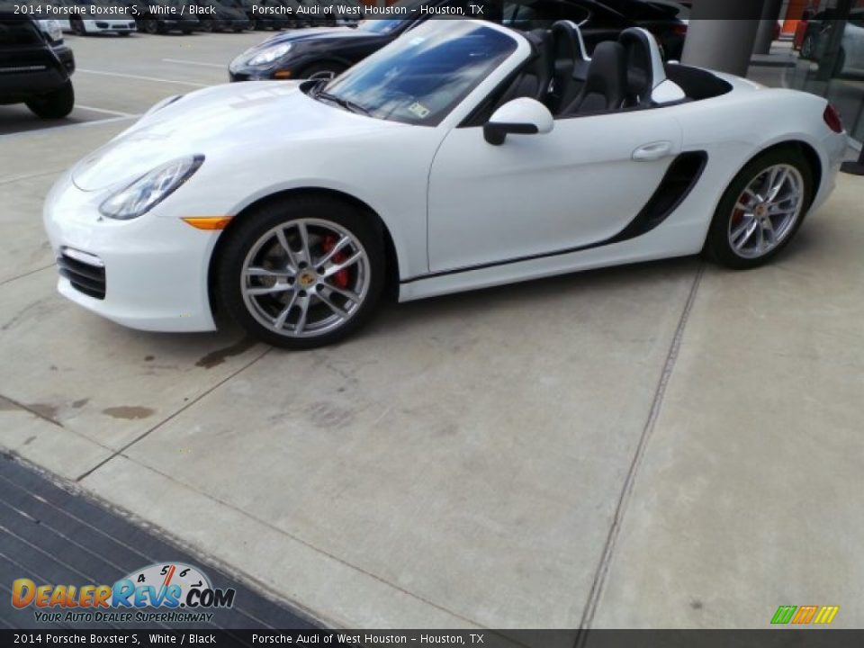 Front 3/4 View of 2014 Porsche Boxster S Photo #4