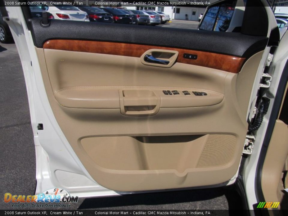 2008 Saturn Outlook XR Cream White / Tan Photo #11