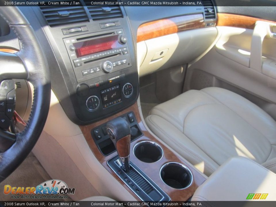 2008 Saturn Outlook XR Cream White / Tan Photo #18