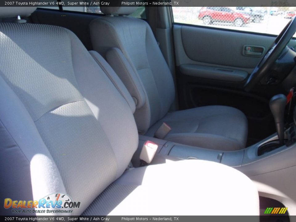 2007 Toyota Highlander V6 4WD Super White / Ash Gray Photo #30