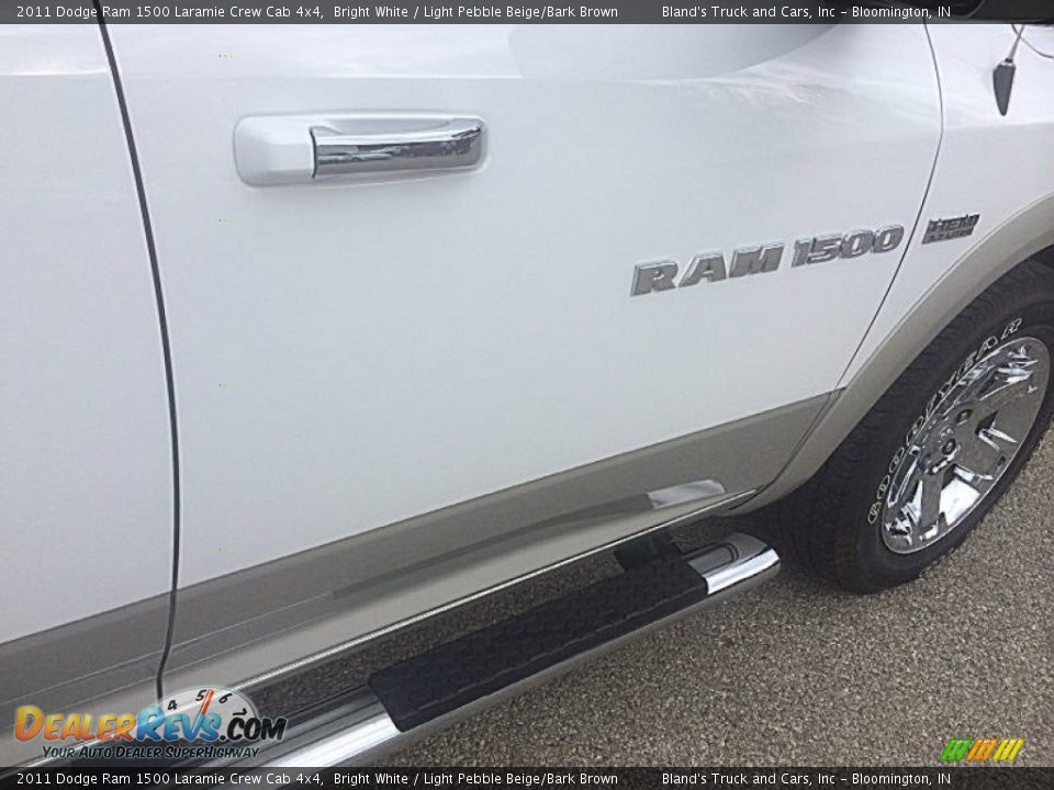 2011 Dodge Ram 1500 Laramie Crew Cab 4x4 Bright White / Light Pebble Beige/Bark Brown Photo #24