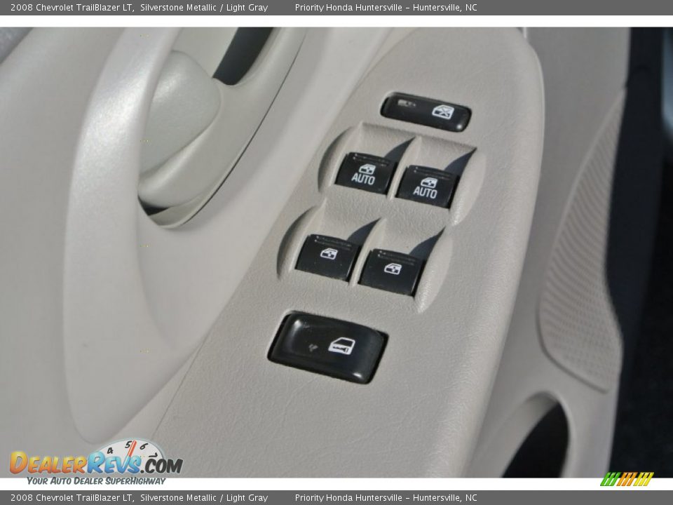 2008 Chevrolet TrailBlazer LT Silverstone Metallic / Light Gray Photo #10