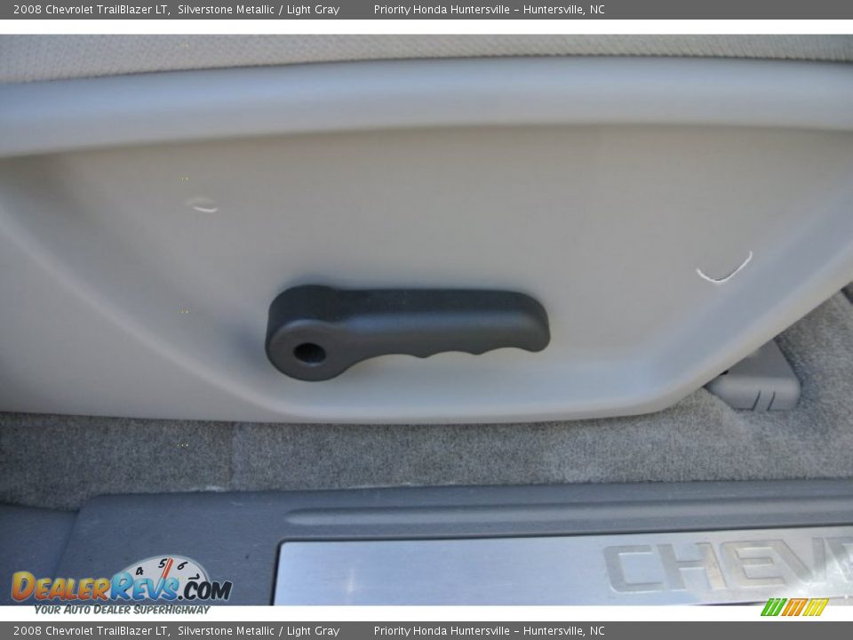 2008 Chevrolet TrailBlazer LT Silverstone Metallic / Light Gray Photo #18
