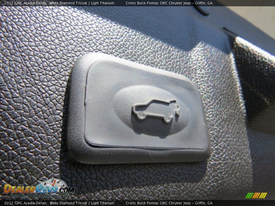 2012 GMC Acadia Denali White Diamond Tricoat / Light Titanium Photo #17