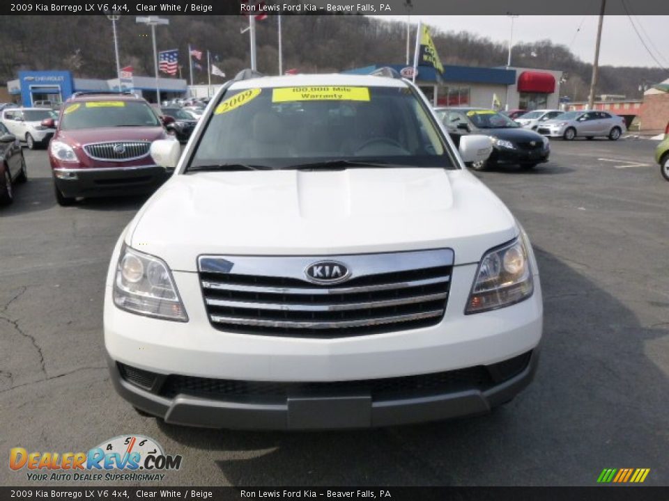 2009 Kia Borrego LX V6 4x4 Clear White / Beige Photo #3