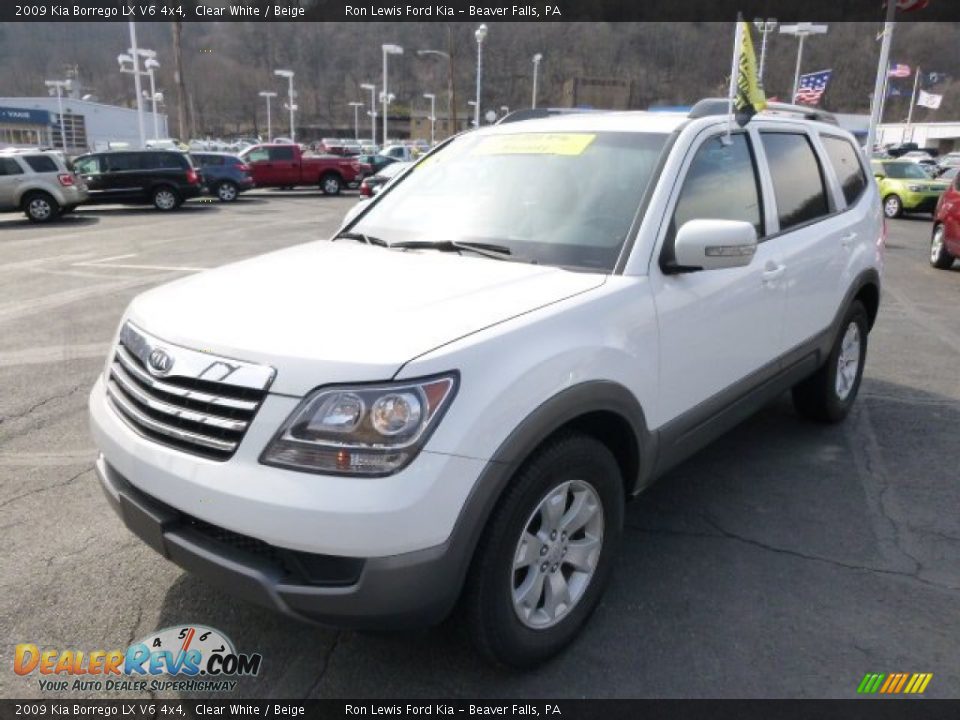 Front 3/4 View of 2009 Kia Borrego LX V6 4x4 Photo #4