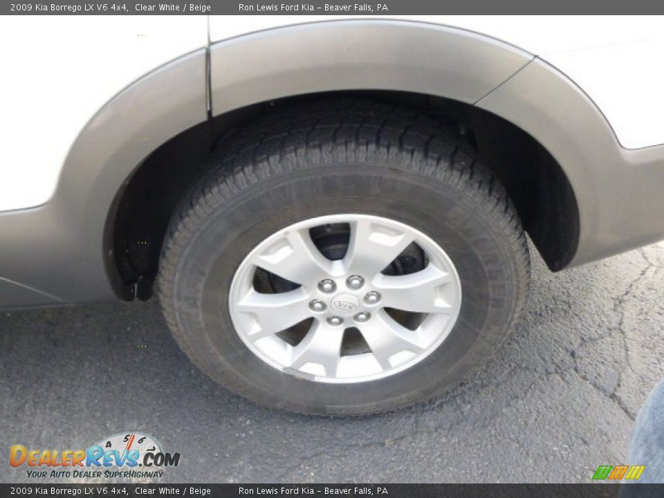 2009 Kia Borrego LX V6 4x4 Clear White / Beige Photo #9