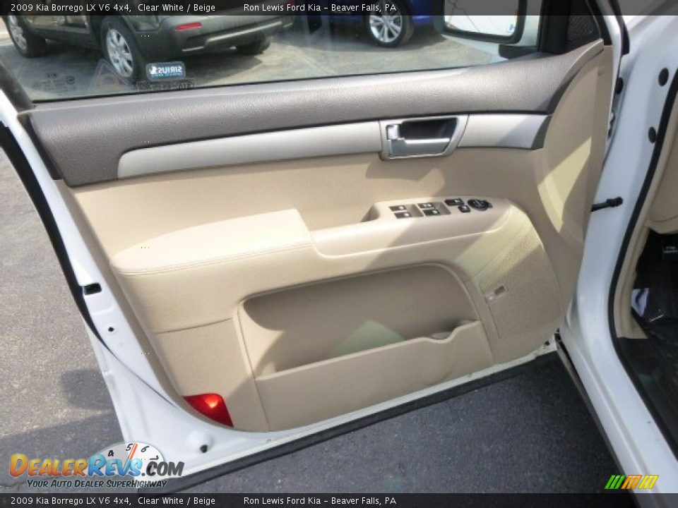 2009 Kia Borrego LX V6 4x4 Clear White / Beige Photo #11