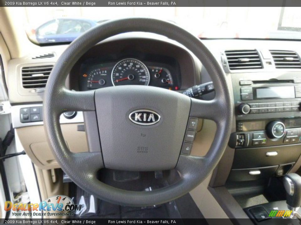 2009 Kia Borrego LX V6 4x4 Clear White / Beige Photo #18