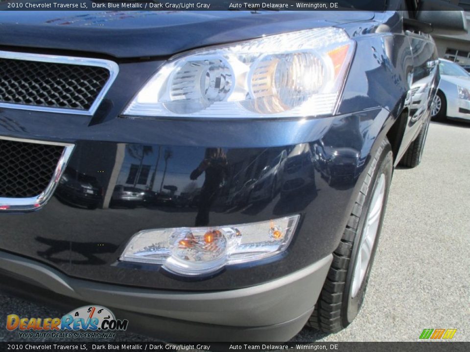 2010 Chevrolet Traverse LS Dark Blue Metallic / Dark Gray/Light Gray Photo #32