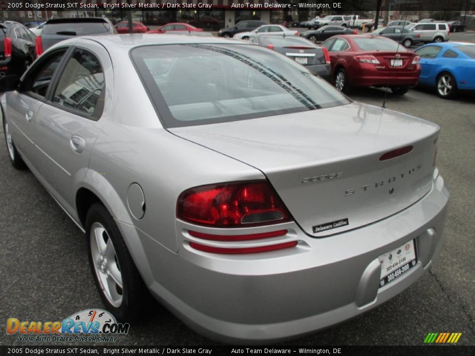 2005 Dodge Stratus SXT Sedan Bright Silver Metallic / Dark Slate Gray Photo #4