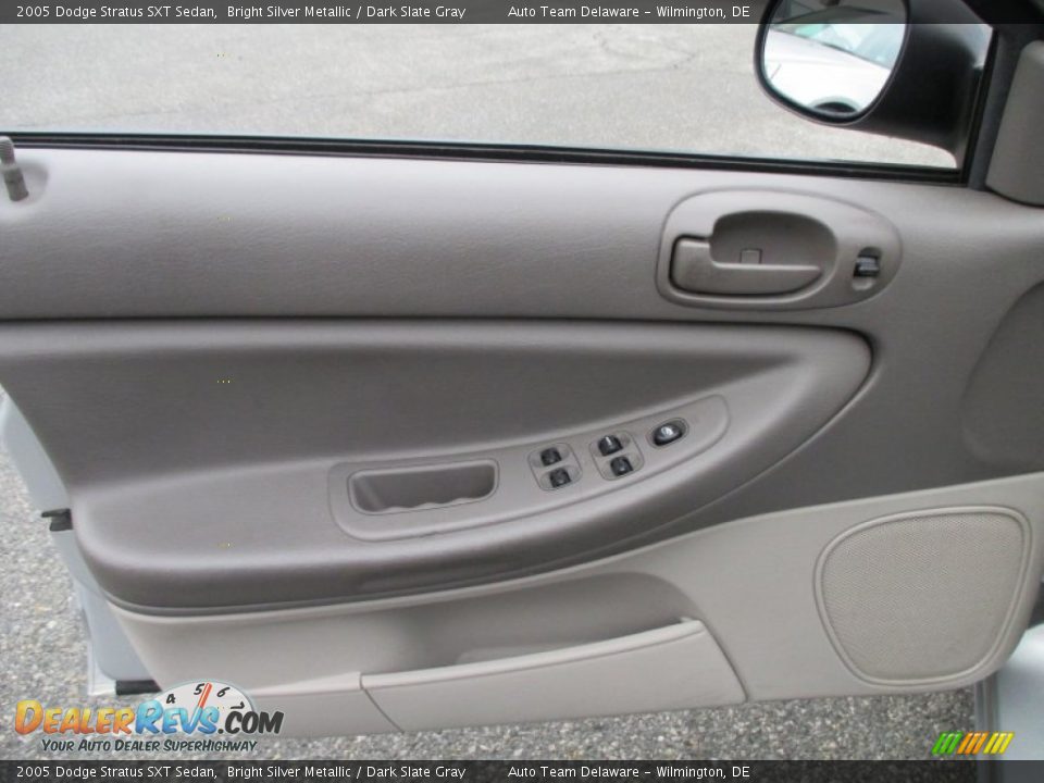 2005 Dodge Stratus SXT Sedan Bright Silver Metallic / Dark Slate Gray Photo #24