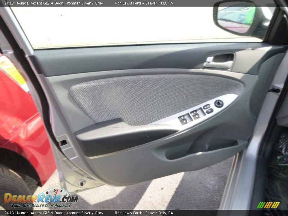 2013 Hyundai Accent GLS 4 Door Ironman Silver / Gray Photo #11