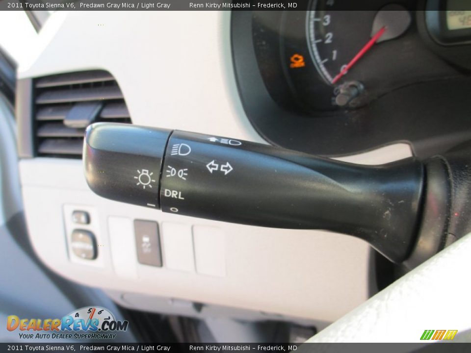 2011 Toyota Sienna V6 Predawn Gray Mica / Light Gray Photo #15