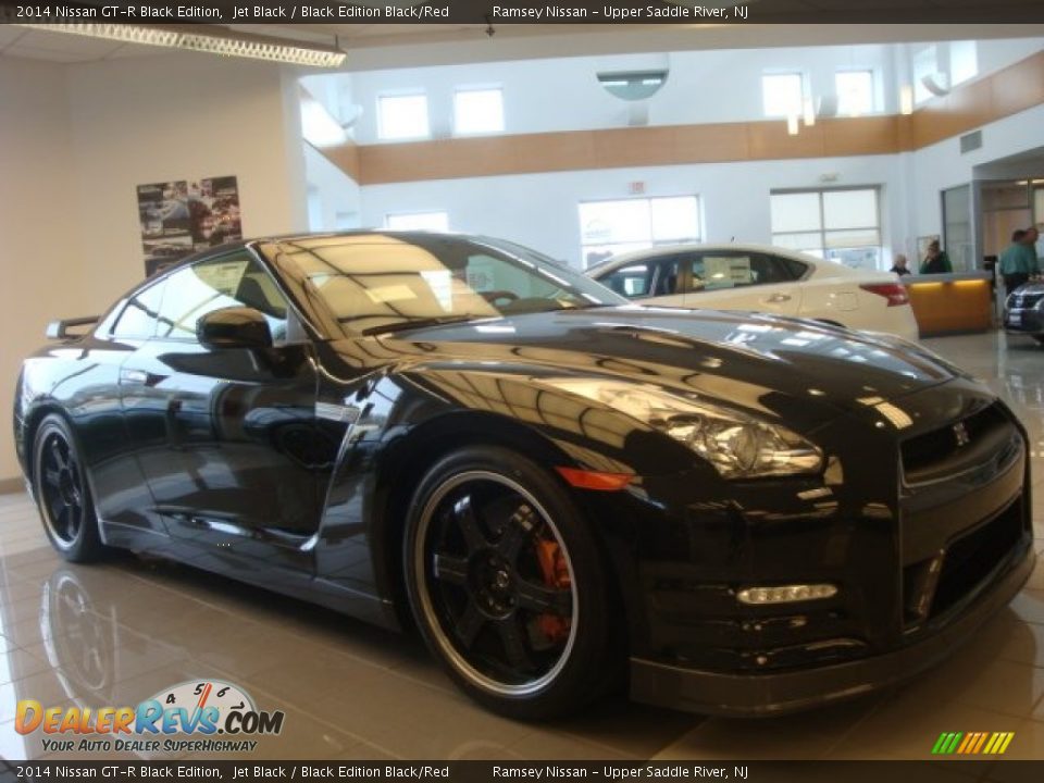 Front 3/4 View of 2014 Nissan GT-R Black Edition Photo #3