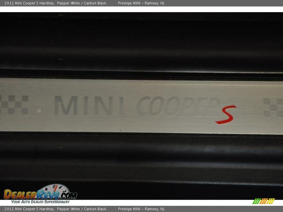 2011 Mini Cooper S Hardtop Pepper White / Carbon Black Photo #8