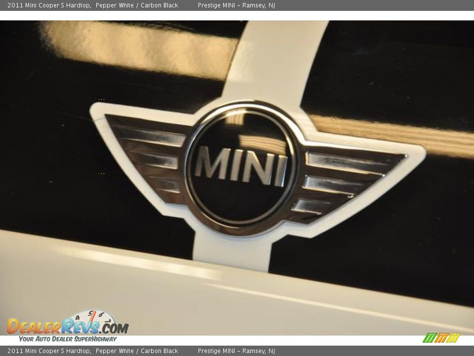 2011 Mini Cooper S Hardtop Pepper White / Carbon Black Photo #18