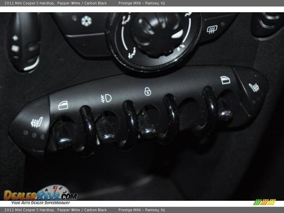 2011 Mini Cooper S Hardtop Pepper White / Carbon Black Photo #25