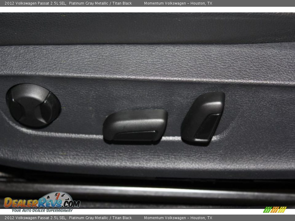 2012 Volkswagen Passat 2.5L SEL Platinum Gray Metallic / Titan Black Photo #16