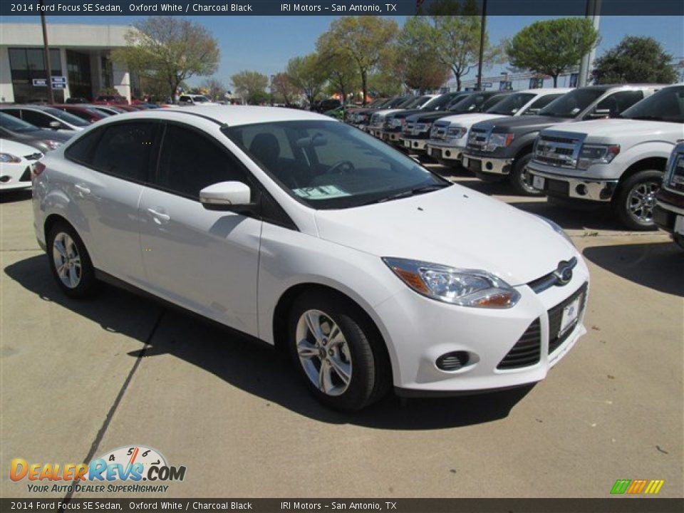 2014 Ford Focus SE Sedan Oxford White / Charcoal Black Photo #5
