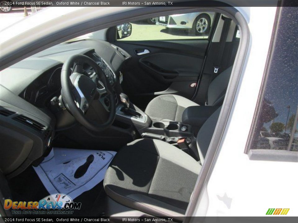 2014 Ford Focus SE Sedan Oxford White / Charcoal Black Photo #7