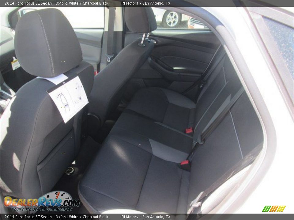 2014 Ford Focus SE Sedan Oxford White / Charcoal Black Photo #8