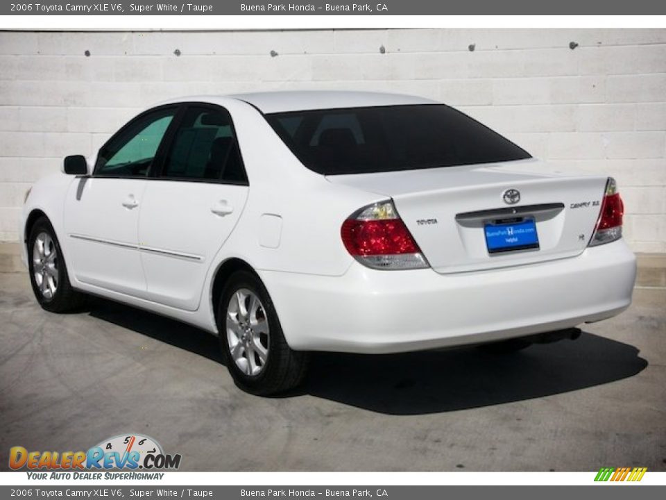 2006 Toyota Camry XLE V6 Super White / Taupe Photo #2