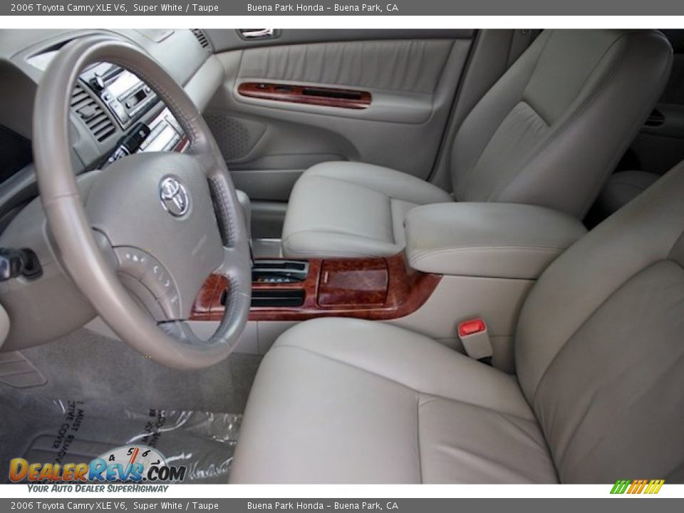 2006 Toyota Camry XLE V6 Super White / Taupe Photo #3