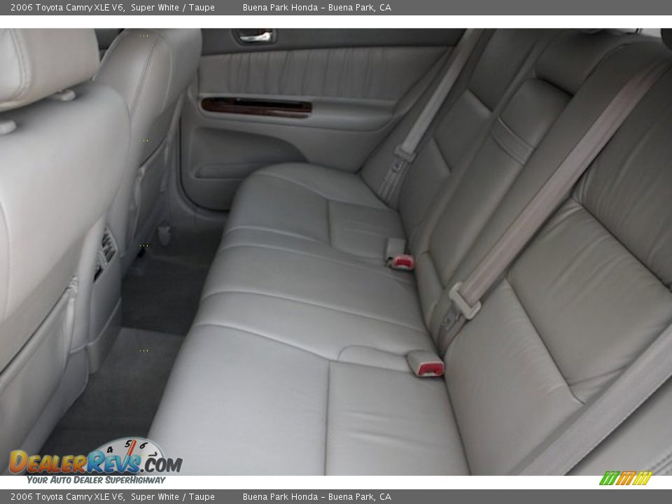 2006 Toyota Camry XLE V6 Super White / Taupe Photo #4
