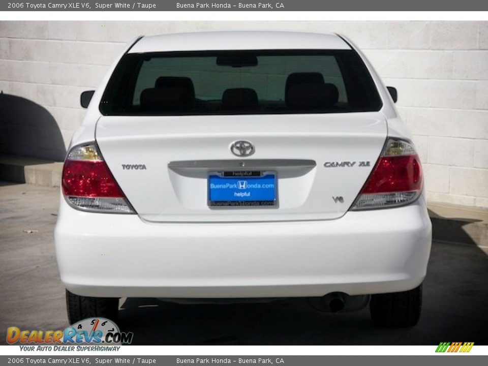 2006 Toyota Camry XLE V6 Super White / Taupe Photo #11