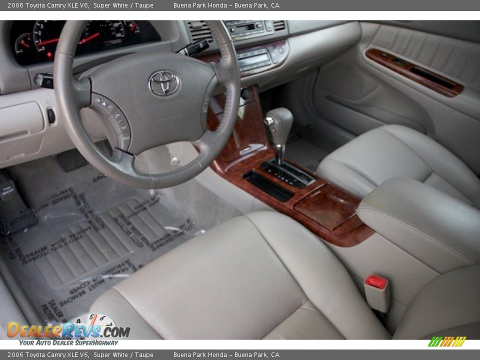 2006 Toyota Camry XLE V6 Super White / Taupe Photo #12