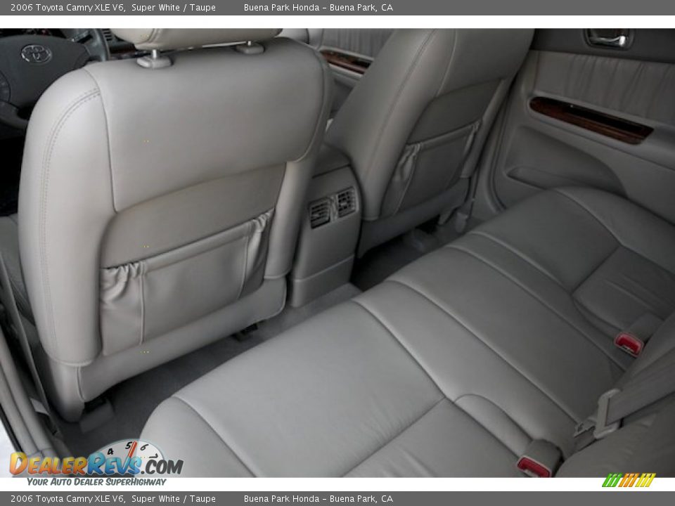 2006 Toyota Camry XLE V6 Super White / Taupe Photo #14