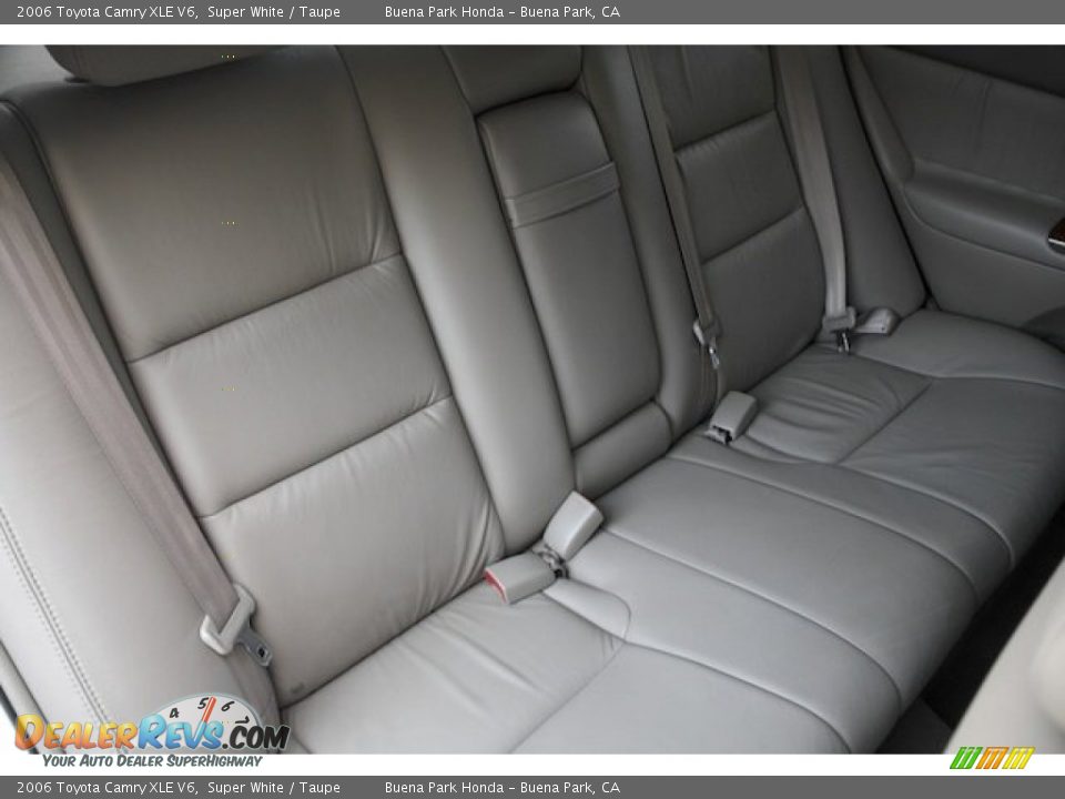 2006 Toyota Camry XLE V6 Super White / Taupe Photo #19