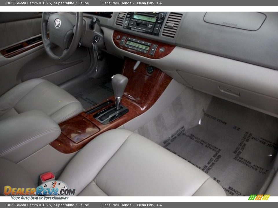 2006 Toyota Camry XLE V6 Super White / Taupe Photo #21