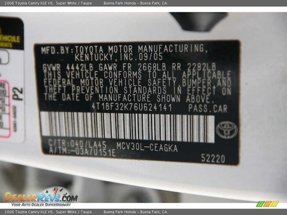 2006 Toyota Camry XLE V6 Super White / Taupe Photo #33