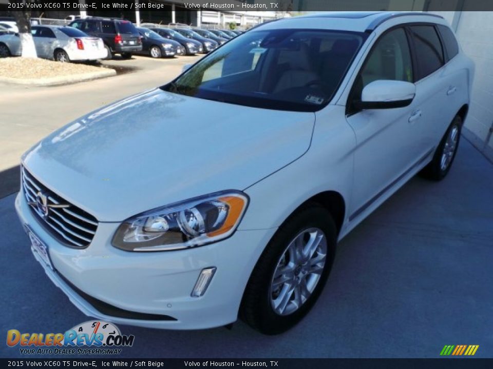 2015 Volvo XC60 T5 Drive-E Ice White / Soft Beige Photo #3