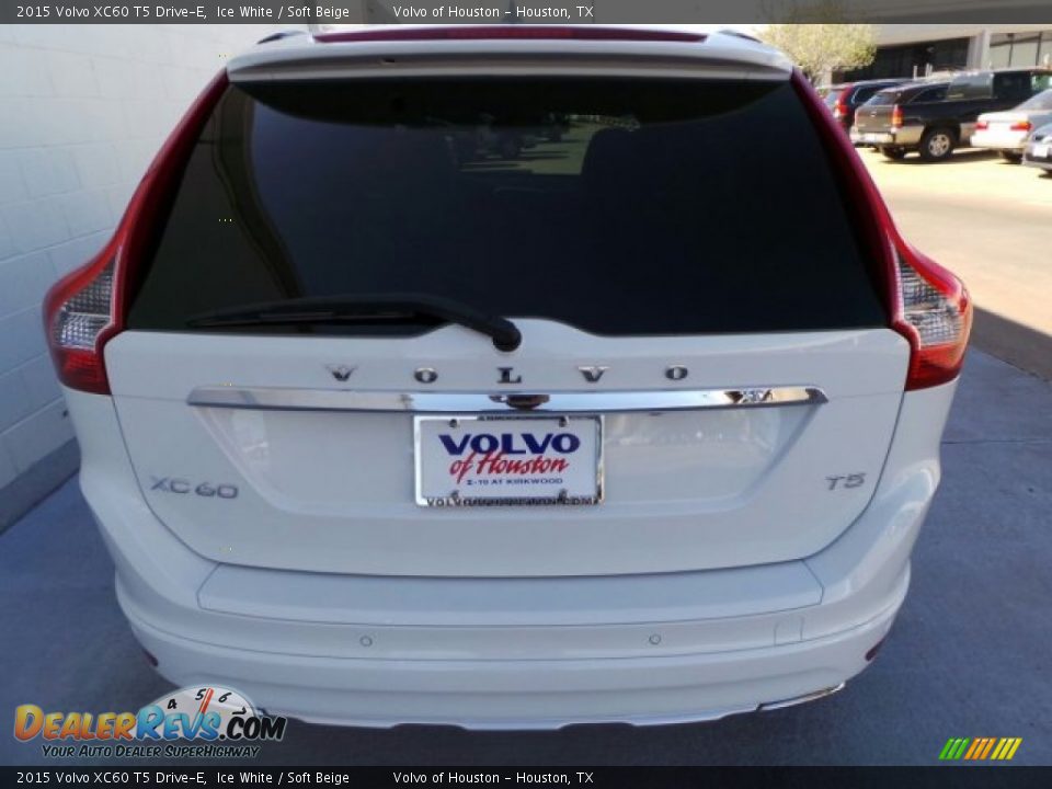 2015 Volvo XC60 T5 Drive-E Ice White / Soft Beige Photo #4