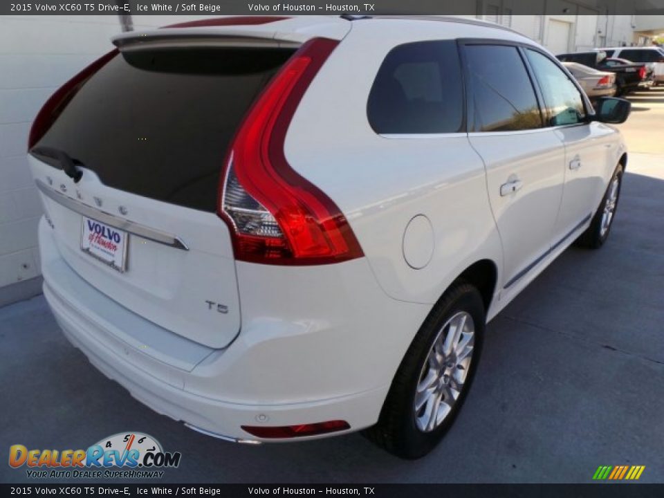 2015 Volvo XC60 T5 Drive-E Ice White / Soft Beige Photo #5