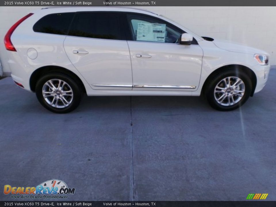 2015 Volvo XC60 T5 Drive-E Ice White / Soft Beige Photo #6