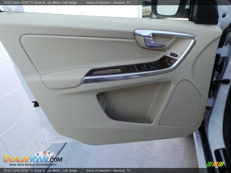 2015 Volvo XC60 T5 Drive-E Ice White / Soft Beige Photo #8