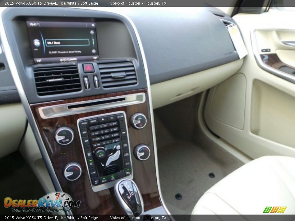 2015 Volvo XC60 T5 Drive-E Ice White / Soft Beige Photo #12