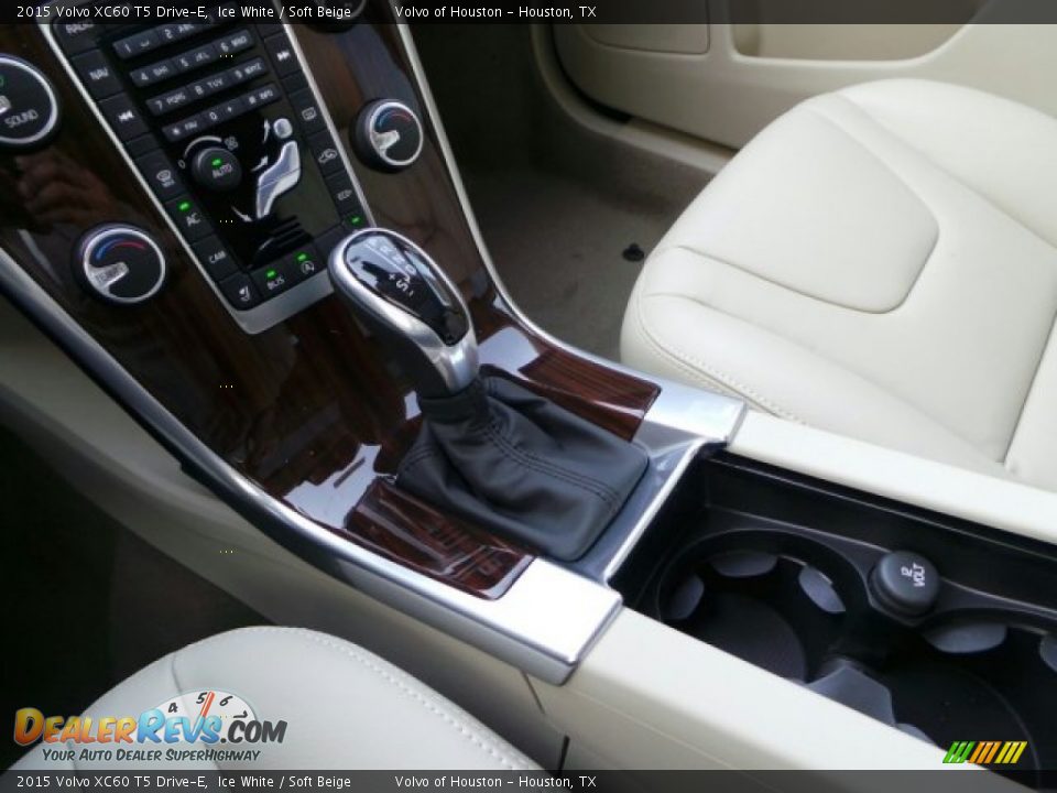 2015 Volvo XC60 T5 Drive-E Ice White / Soft Beige Photo #13