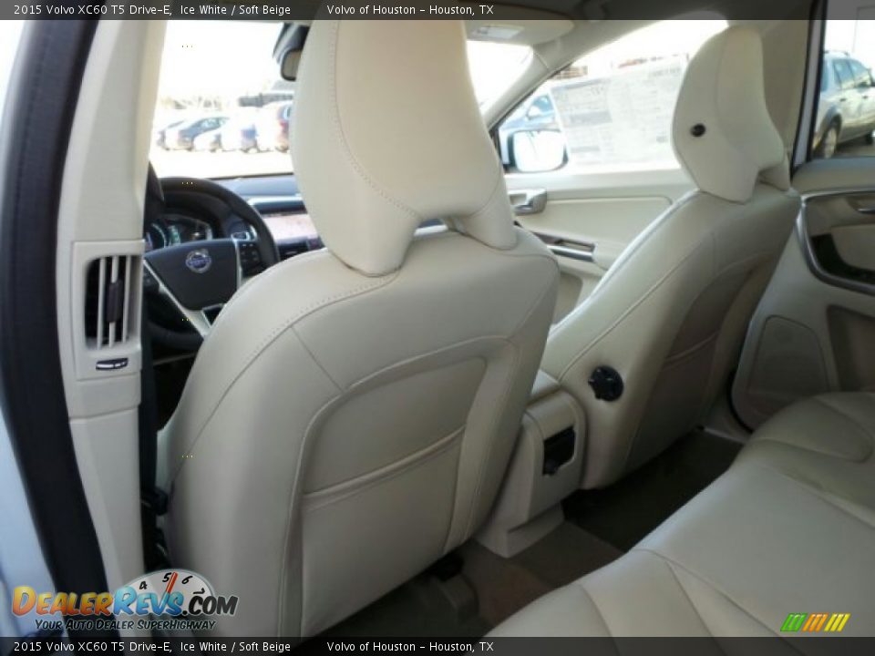 2015 Volvo XC60 T5 Drive-E Ice White / Soft Beige Photo #23