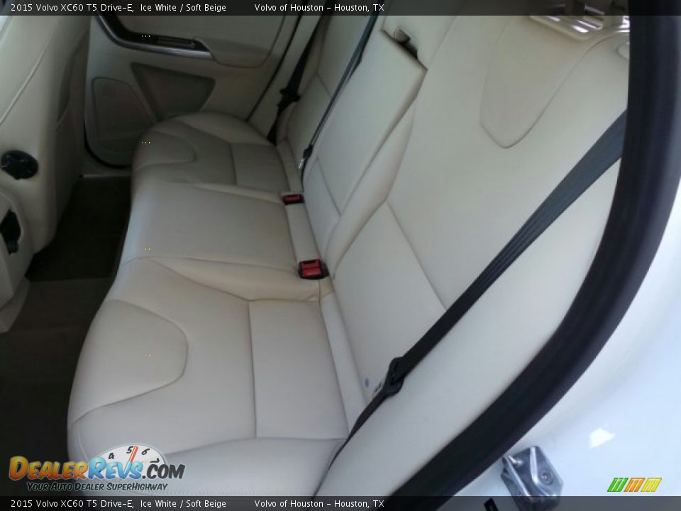 2015 Volvo XC60 T5 Drive-E Ice White / Soft Beige Photo #24